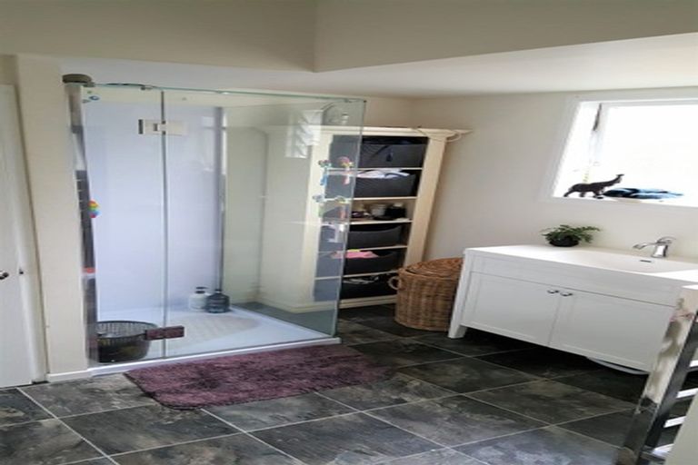 Photo of property in 44 Woodward Avenue, Mangere Bridge, Auckland, 2022