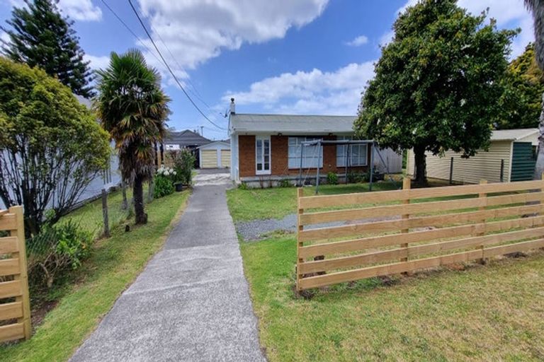 Photo of property in 121 Centreway Road, Orewa, 0931