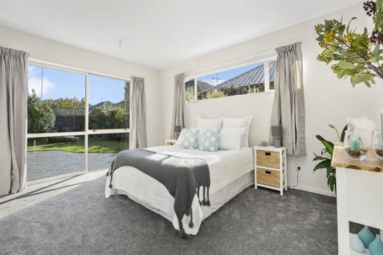 Photo of property in 12 Beauford Place, Parklands, Christchurch, 8083