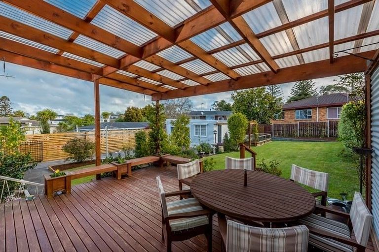 Photo of property in 6 Thornlow Street, Glendene, Auckland, 0602