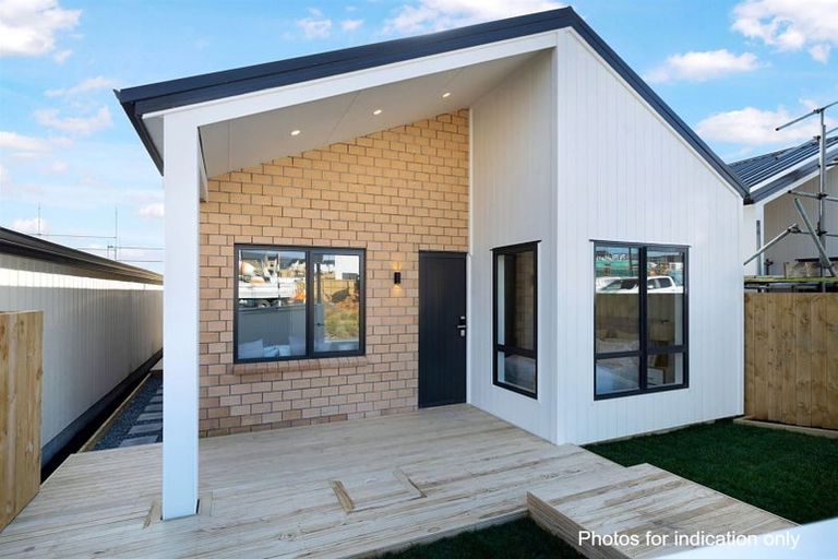 Photo of property in 40 Neretva Avenue, Massey, Auckland, 0614