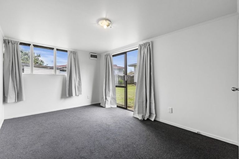 Photo of property in 496 Roscommon Road, Clendon Park, Auckland, 2103
