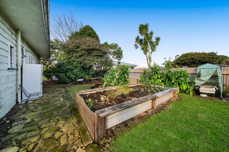 Photo of property in 35 Gladstone Street, Hawera, 4610