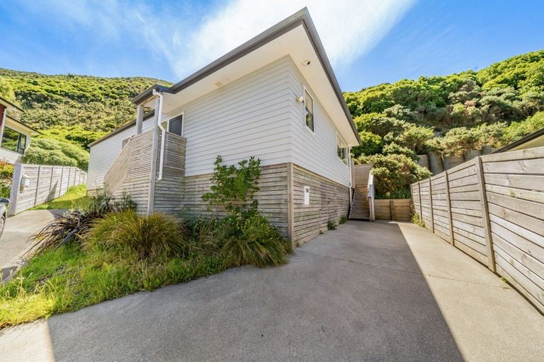 Photo of property in 26 Rarangi Way, Owhiro Bay, Wellington, 6023