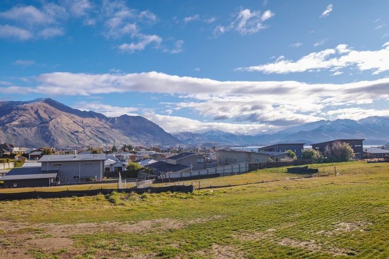 Photo of property in 13 Mcleod Avenue, Wanaka, 9305