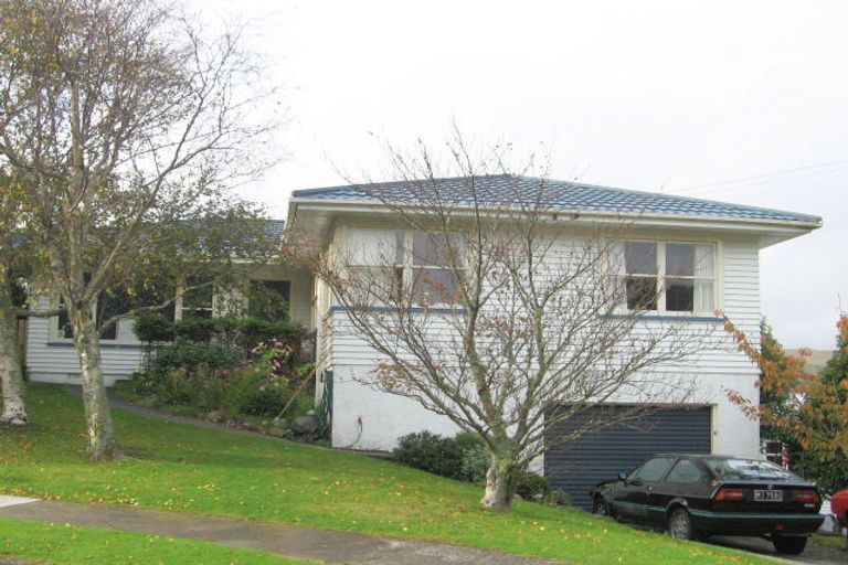 Photo of property in 10 Magdalen Street, Tawa, Wellington, 5028