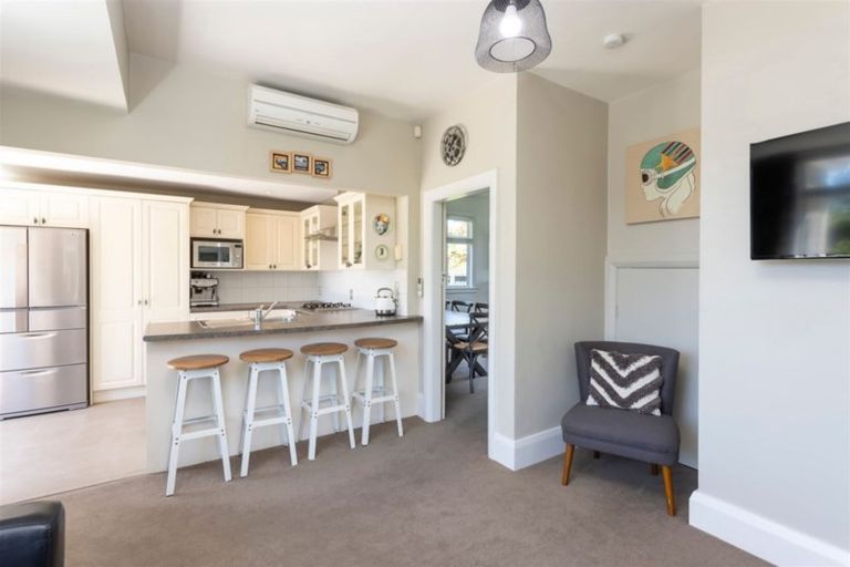 Photo of property in 100 Saint Andrews Square, Strowan, Christchurch, 8052