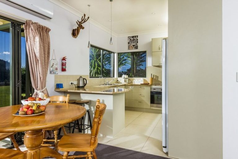 Photo of property in 107b Warman Road, Okura, Albany, 0792