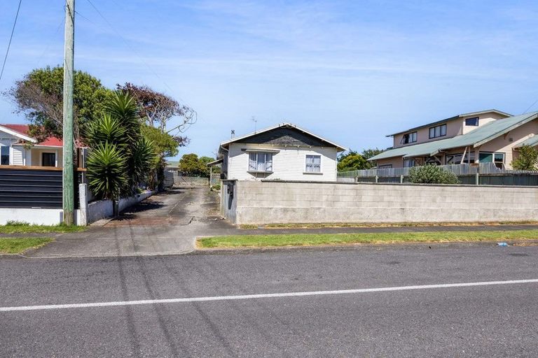 Photo of property in 8 Collins Street, Hawera, 4610