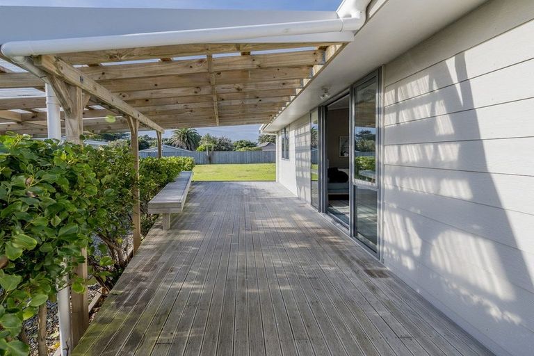 Photo of property in 7 Eruini Street, Waikanae Beach, Waikanae, 5036