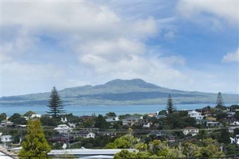 Photo of property in 79 Hastings Road, Mairangi Bay, Auckland, 0630