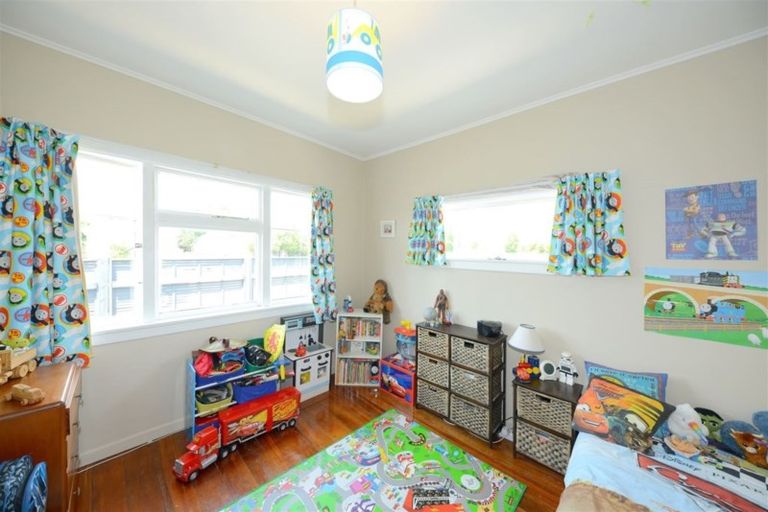 Photo of property in 12 Manning Place, Woolston, Christchurch, 8023