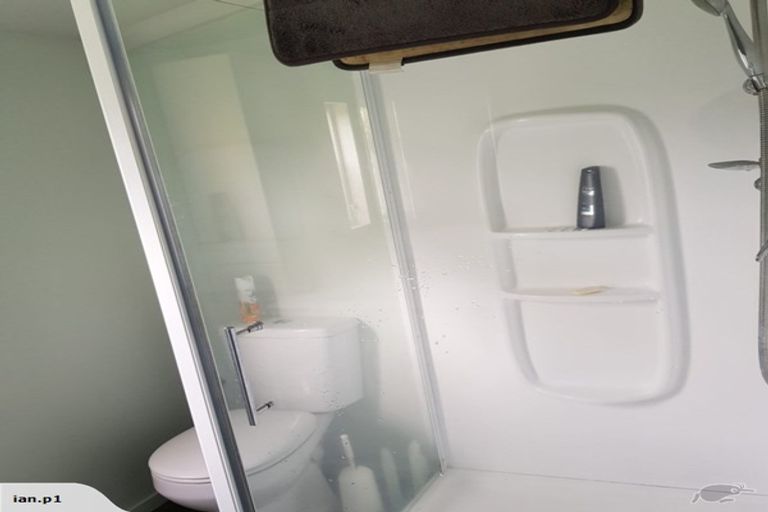 Photo of property in 18 Woodglen Road, Glen Eden, Auckland, 0602