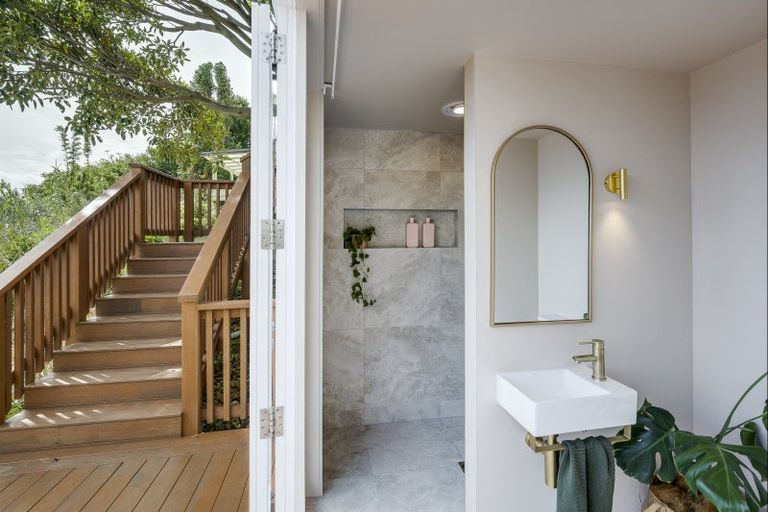 Photo of property in 5 Denholm Road, Hospital Hill, Napier, 4110