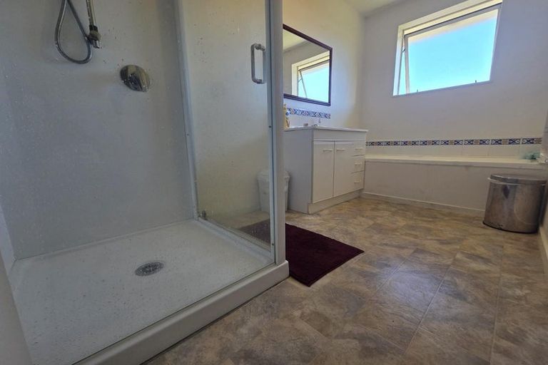 Photo of property in 17a Thistledown Place, Woolston, Christchurch, 8062