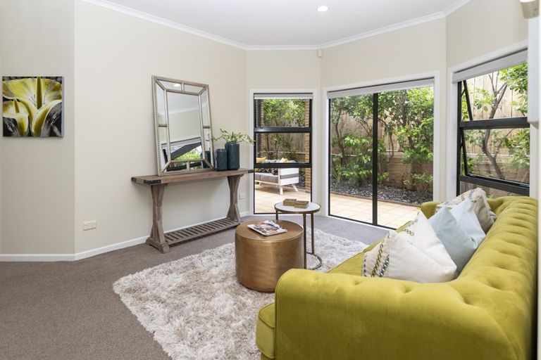 Photo of property in 1 St Elmo Rise, Shamrock Park, Auckland, 2016