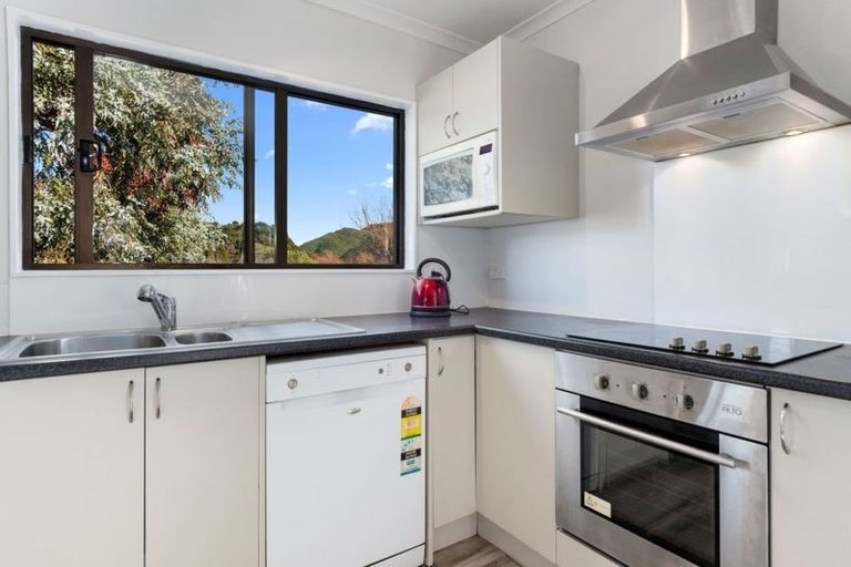 Photo of property in 15 Edmund Lomas Grove, Birchville, Upper Hutt, 5018