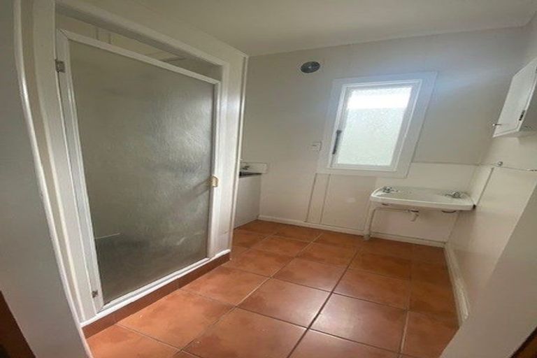 Photo of property in 38-40 Shakespeare Road, Bluff Hill, Napier, 4110