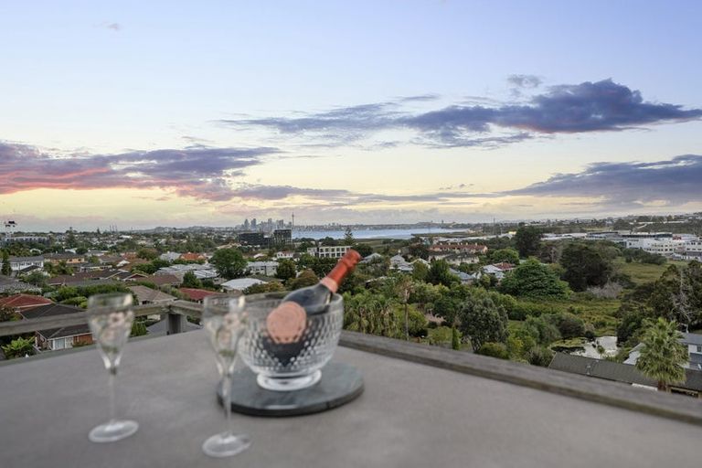 Photo of property in Maison Apartments, 503/16 Huron Street, Takapuna, Auckland, 0622