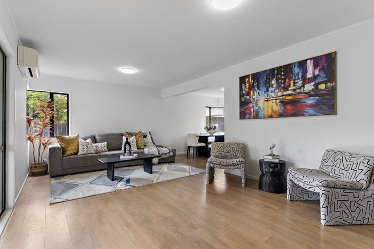 Photo of property in 2/9 Wharf Road, Te Atatu Peninsula, Auckland, 0610