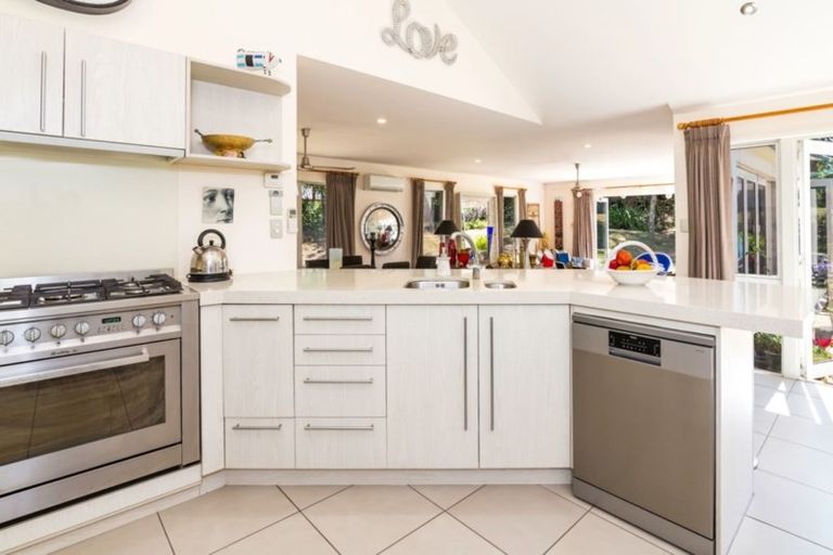 Photo of property in 58 Gillespie Place, Acacia Bay, Taupo, 3385