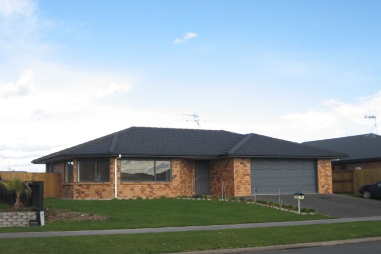 Photo of property in 18 Farringdon Avenue, Rototuna North, Hamilton, 3210