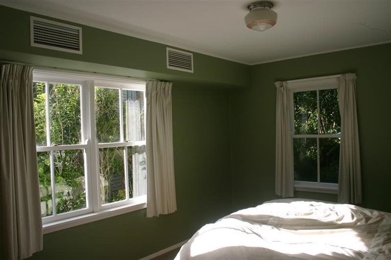 Photo of property in 16 Victory Avenue, Karori, Wellington, 6012