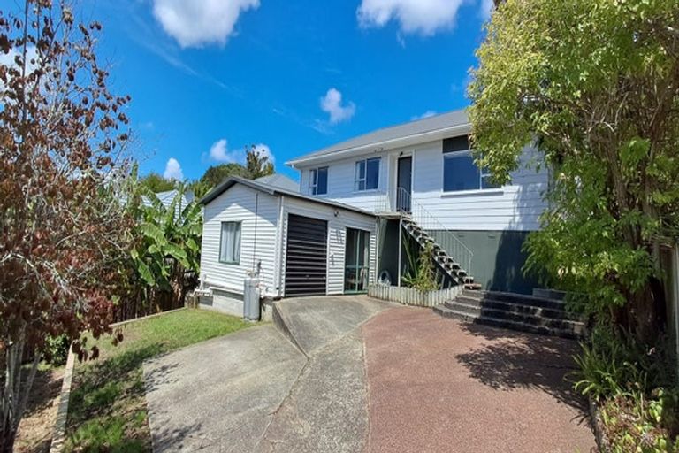 Photo of property in 15 Mile Place, Henderson, Auckland, 0612