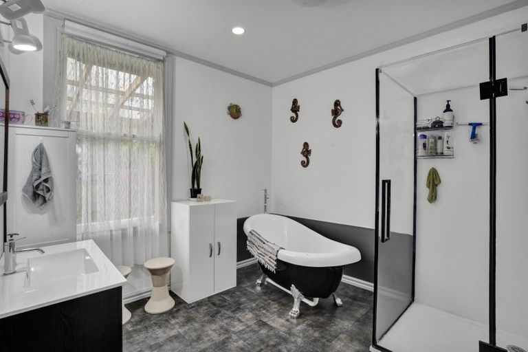 Photo of property in 18 Mills Street, Eltham, 4322