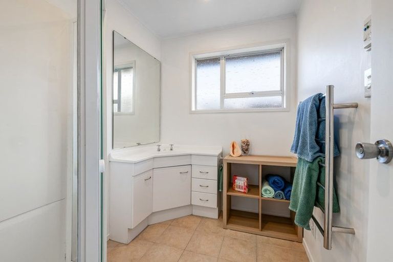 Photo of property in 2/9 Motuora Road, Manly, Whangaparaoa, 0930