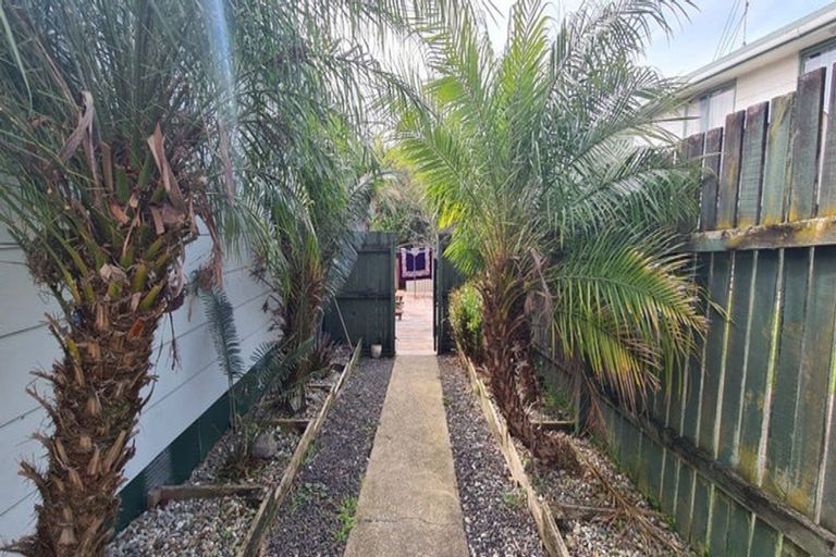 Photo of property in 57 Holmes Drive South, Massey, Auckland, 0614