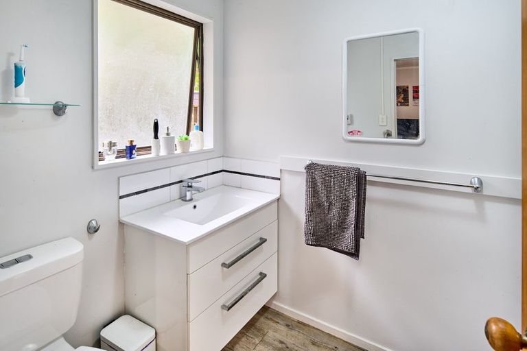 Photo of property in 12 Cullen Place, Tawa, Wellington, 5028