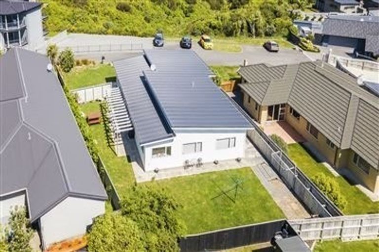 Photo of property in 14 Peel Lane, Aotea, Porirua, 5024