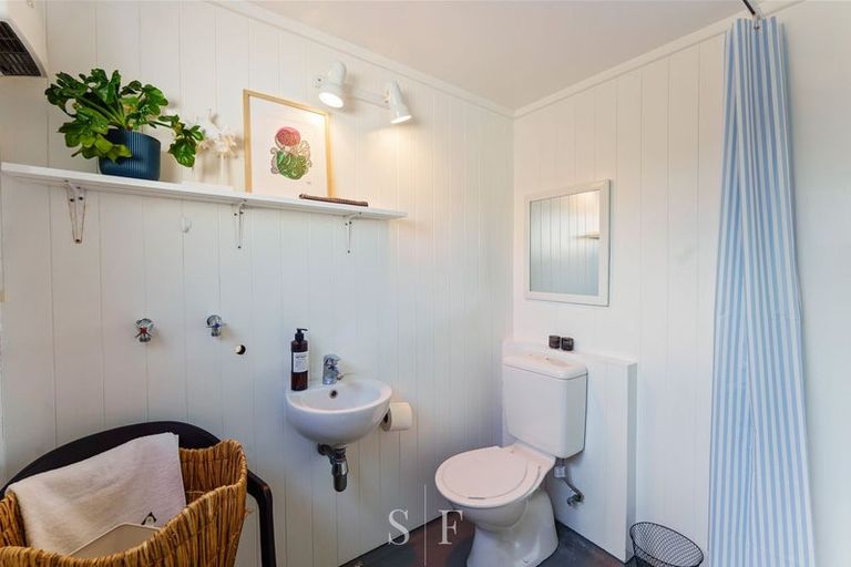 Photo of property in 15 Rauparaha Street, Waikanae Beach, Waikanae, 5036