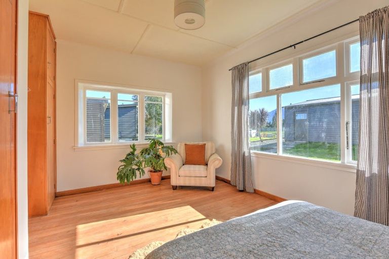 Photo of property in 9 Essex Street, Mossburn, 9792