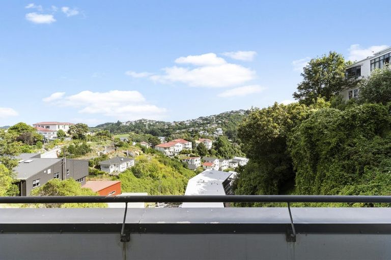 Photo of property in 2/93a Kelburn Parade, Kelburn, Wellington, 6012