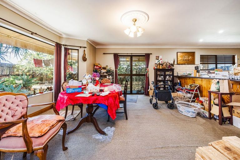 Photo of property in 9 Samara Place, Clendon Park, Auckland, 2103