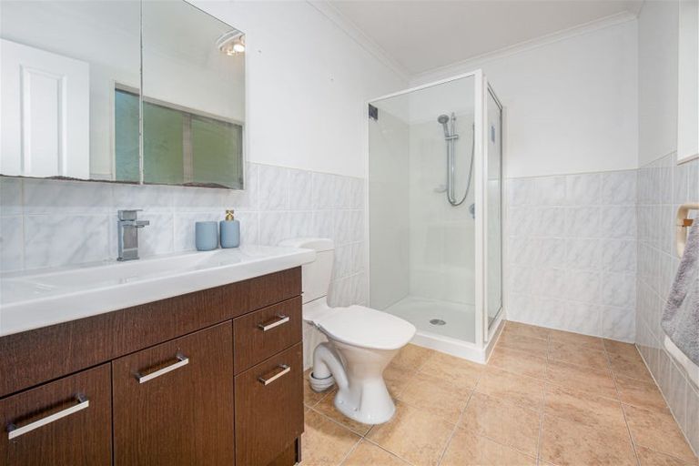 Photo of property in 17 Fleetwood Drive, Henderson, Auckland, 0612