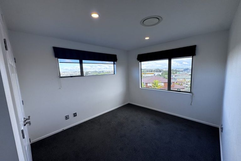 Photo of property in 28 Ballymore Drive, Pinehill, Auckland, 0632