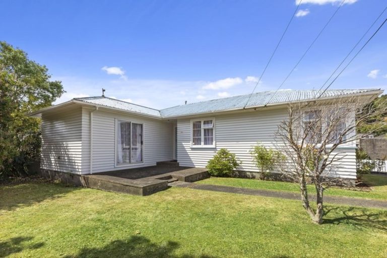 Photo of property in 22 Richard Grove, Stokes Valley, Lower Hutt, 5019