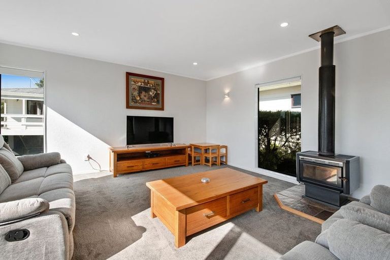 Photo of property in 12 Emery Grove, Bayview, Auckland, 0629