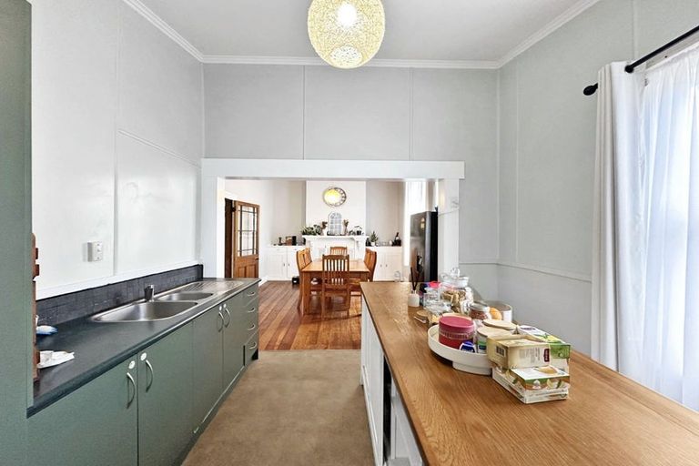 Photo of property in 11 Kelvin Street, Aramoho, Wanganui, 4500