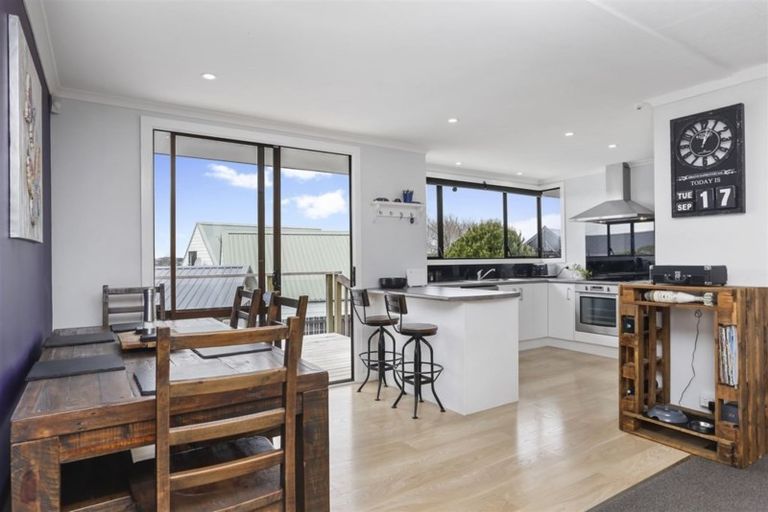 Photo of property in 104 Rhinevale Close, Henderson, Auckland, 0612