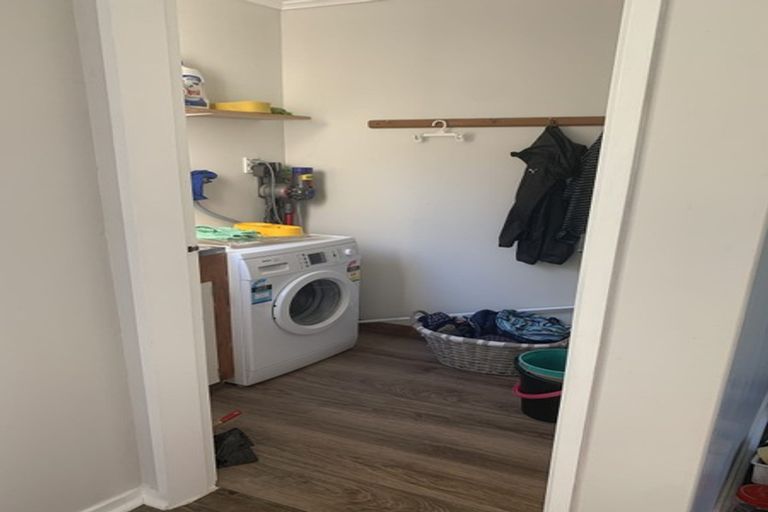 Photo of property in 27 Paddington Grove, Karori, Wellington, 6012