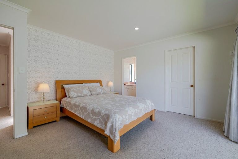 Photo of property in 8 Rothesay Place, Highbury, Palmerston North, 4412