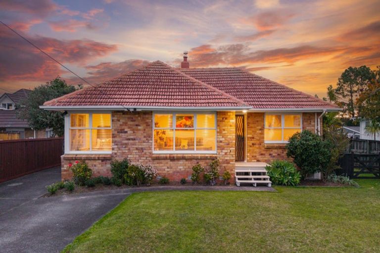 Photo of property in 106 Flanshaw Road, Te Atatu South, Auckland, 0610