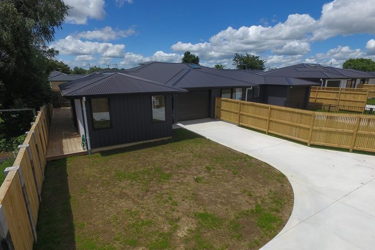 Photo of property in 2/16 Heath Street, Saint Andrews, Hamilton, 3200