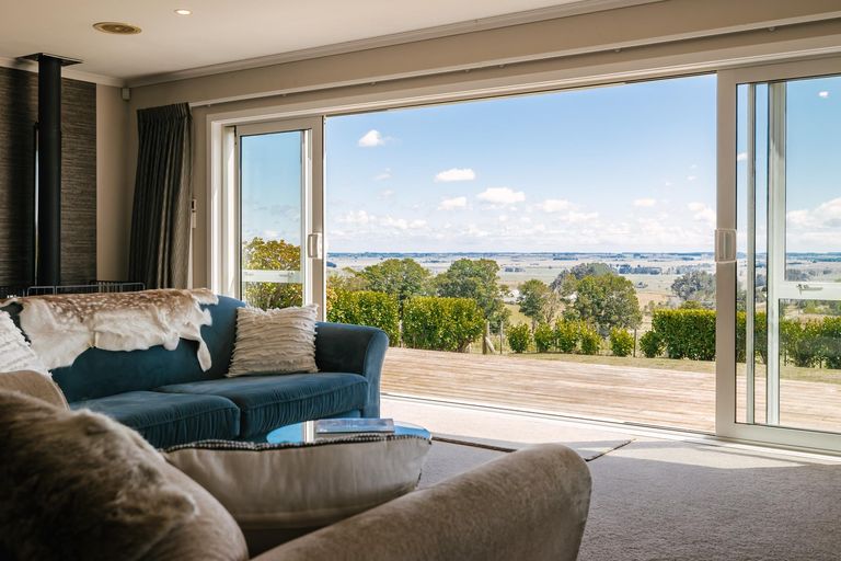 Photo of property in 225 Albert Road, Tokomaru, Palmerston North, 4474