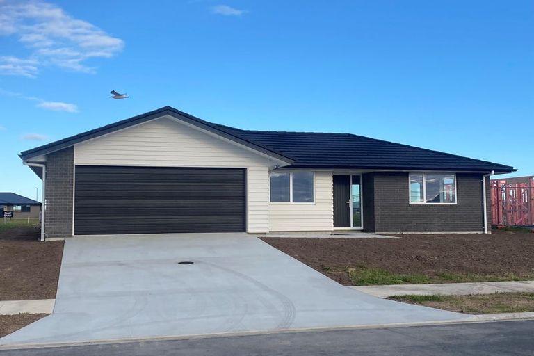 Photo of property in 28 Te Piriti Road, One Tree Point, 0118