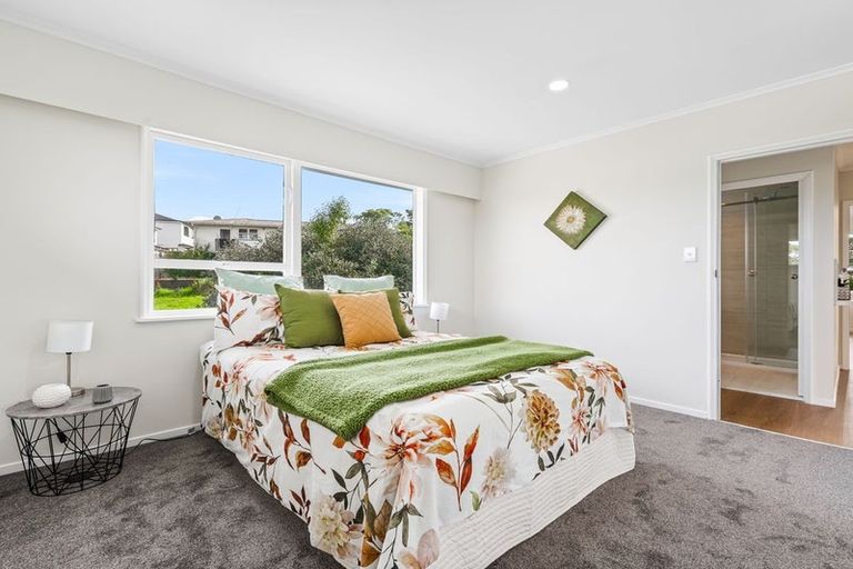 Photo of property in 34 Cyclarama Crescent, Massey, Auckland, 0614